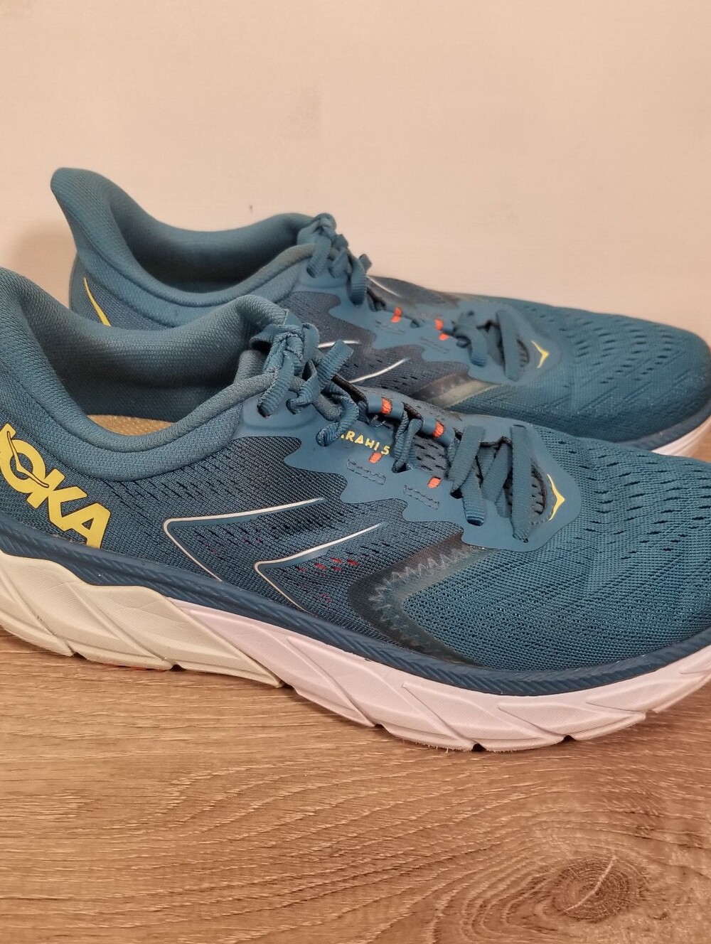 Hoka One One Arahi 5 Women's Running Shoes Size 8.5B Mosaic Blue Luminary Green